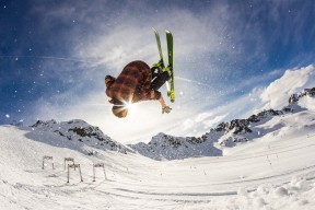 爱游戏中国官方网站平台-弗兰：全黑队防守端的“重要一环”，他总能在对方进攻时阻挡住威胁